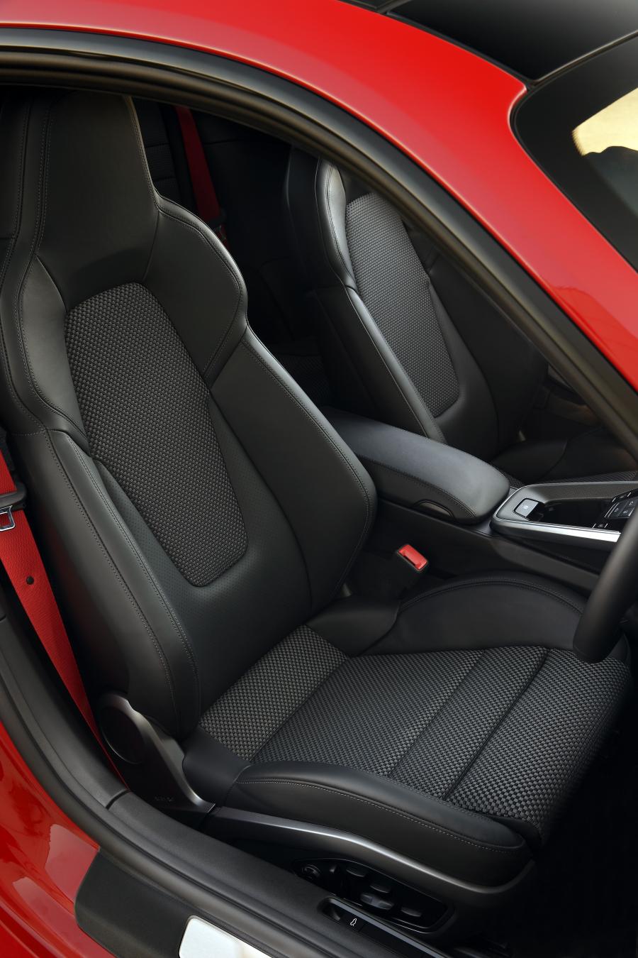 Интерьер Porsche 911 Carrera S (992) 2019 года  (AU) (фото 29 из 40)